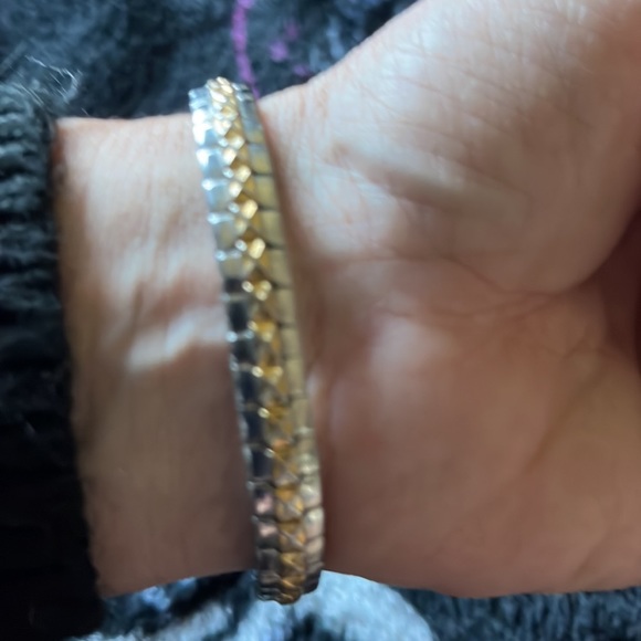 ARMITRON WATCH⌚️ MOTHER OF PEARL FACE WITH STRETCHY BAND FITS ANY SIZE WRIST 🔋 - Picture 7 of 8